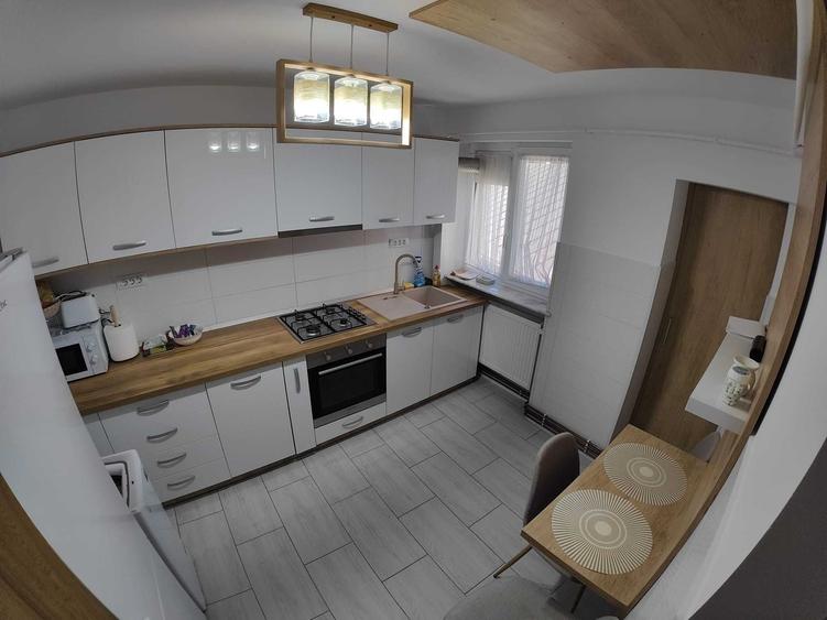 Apartament cu 3 camere decomandat în Ultracentral