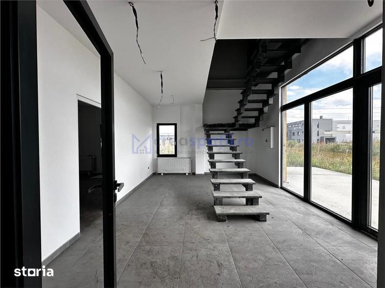 Spațiu comercial, de 2,300 mp, în Miroslava