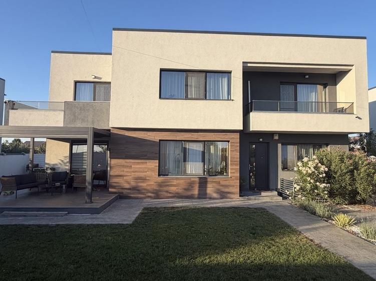 Casă cu 4 camere în Preajba