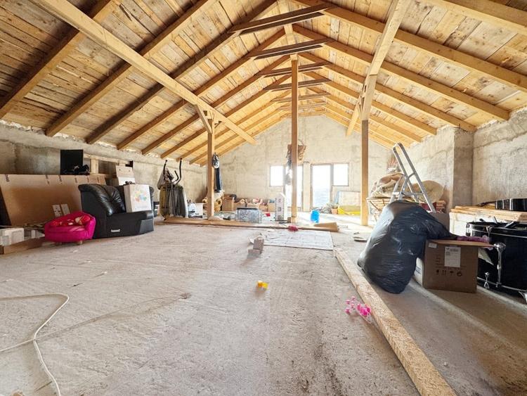 Casă individuală cu 5 camere cu Garaj în Sânmihaiu German