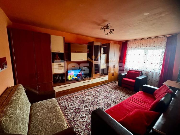 Apartament cu 3 camere decomandat, mobilat în Central