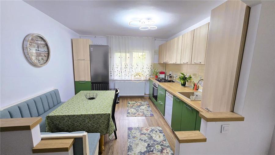 Apartament cu 3 camere decomandat, mobilat în Micro 17