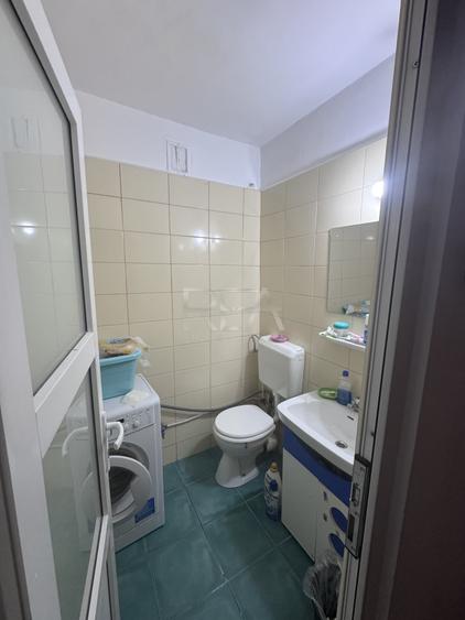 Apartament cu 4 camere decomandat în Titan