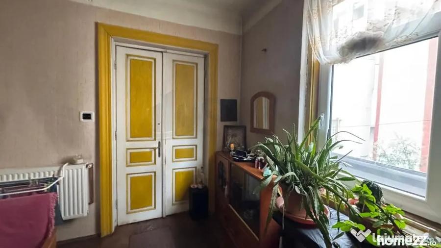 Apartament cu 6 camere decomandat în Ștefan cel Mare