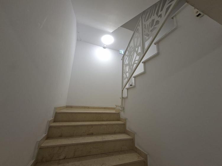 Apartament cu 2 camere semidecomandat, mobilat în Central