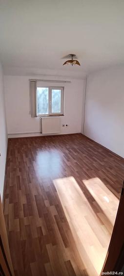 Apartament cu 3 camere decomandat în Aradului