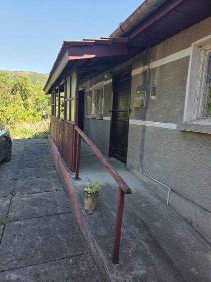 Casă cu 2 camere în Baru