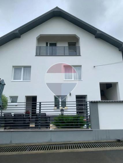 Casă cu 3 camere cu Teren 1169 Mp în Rona de Jos