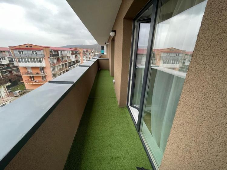 Apartament cu 2 camere semidecomandat, mobilat în Florești