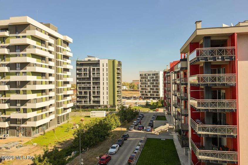 Apartament cu 3 camere semidecomandat în Torontalului