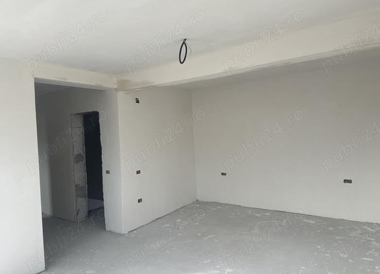 Casă cu 5 camere cu Teren 404 Mp în Km 5
