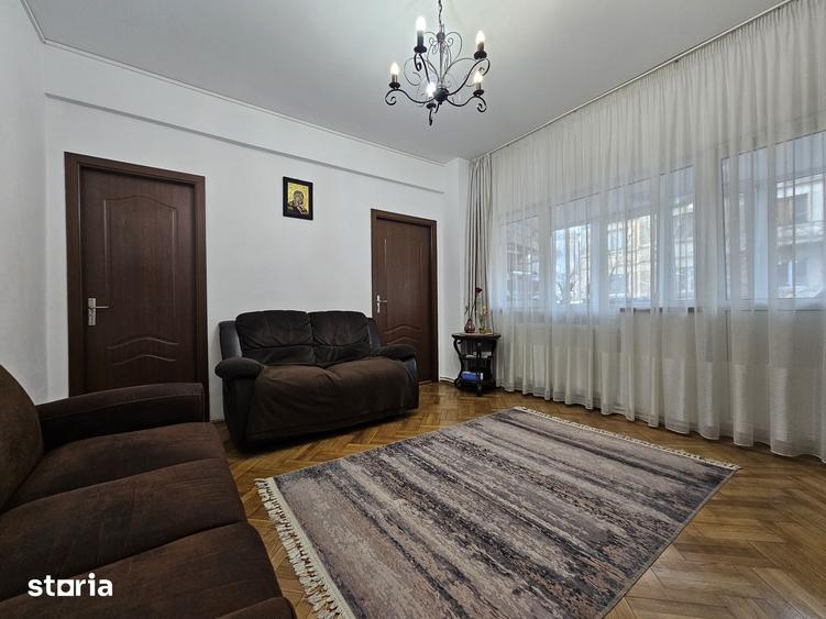 Apartament cu 3 camere semidecomandat în Eminescu
