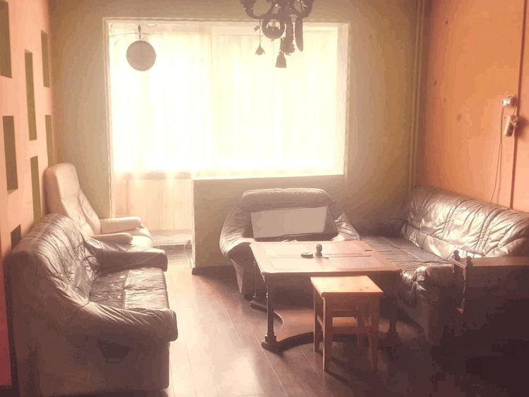 Apartament cu 3 camere decomandat în Exterior Vest