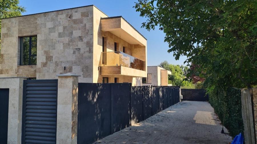 Casă individuală cu 5 camere cu Garaj în Tunari