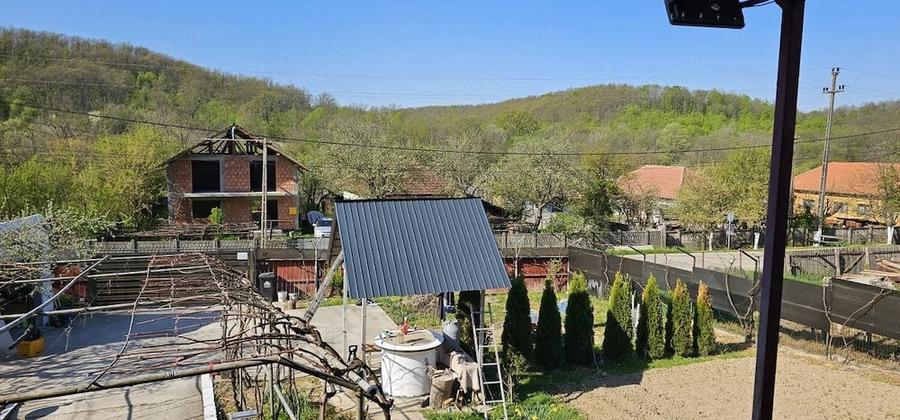 Casă cu 3 camere cu Teren 1558 Mp în Central