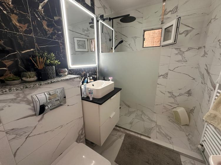 Apartament cu 3 camere decomandat, mobilat în Blaj