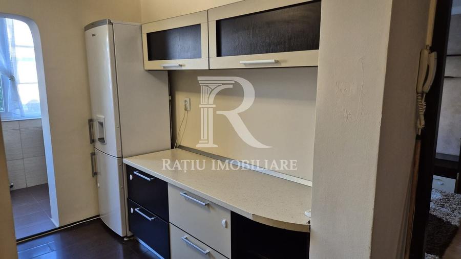 Apartament cu 3 camere decomandat, mobilat în Nufărul