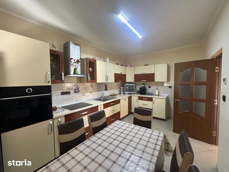 Casă cu 4 camere cu Teren 953 Mp în Păulești