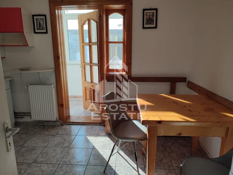Apartament cu 3 camere decomandat, mobilat în Lipovei