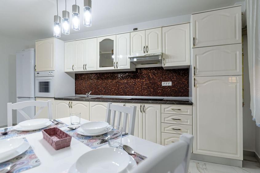 Apartament modern -3 camere, zona Intim - 2