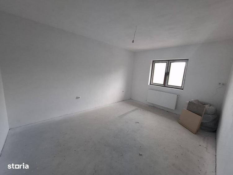 Casă cu 4 camere cu Teren 710 Mp în Poplaca