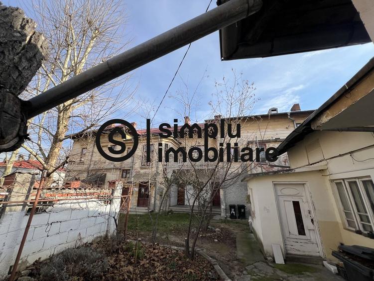 Casă individuală cu 15 camere cu Canalizare în Central