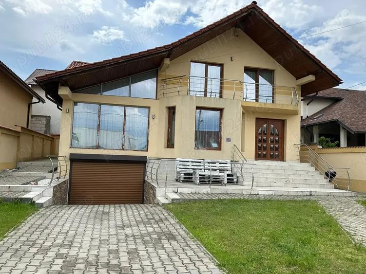 Casă cu 4 camere cu Teren 395 Mp în Central