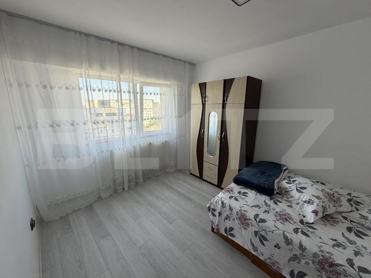Apartament cu 3 camere decomandat, mobilat în Micro 21