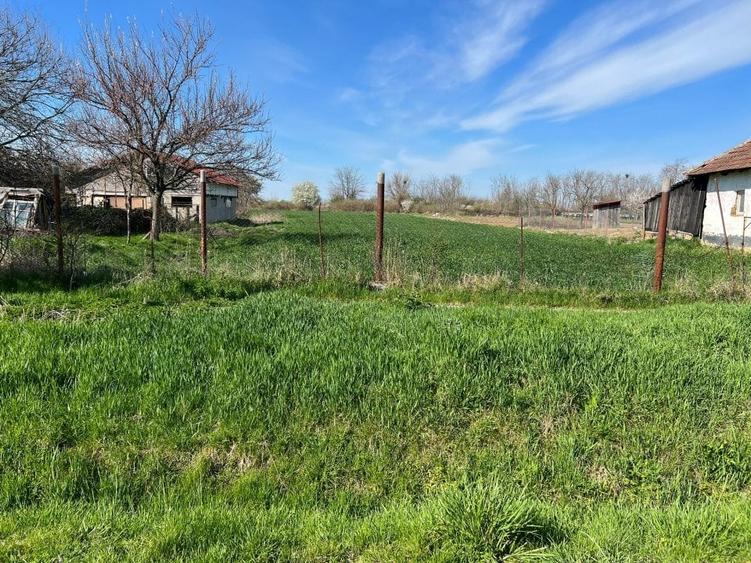 Casă individuală cu 2 camere cu Teren 2000 Mp în Ghilad