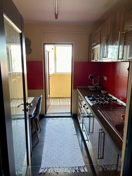 Apartament cu 3 camere decomandat în Exterior Vest