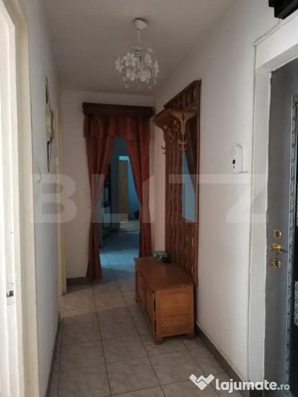 Apartament cu 3 camere decomandat, mobilat în Micro 4