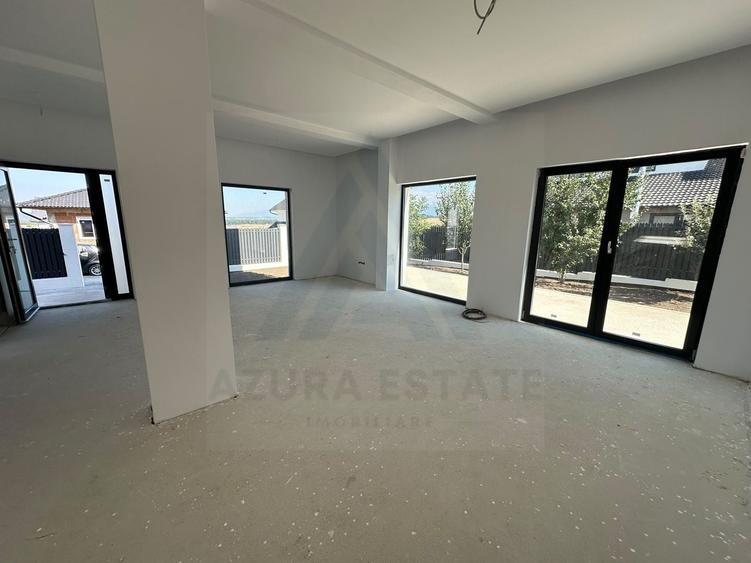 Casă individuală cu 4 camere cu Canalizare în Exterior Sud