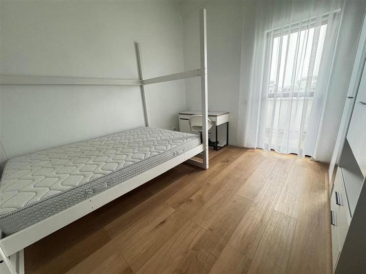 Apartament cu 4 camere semidecomandat, mobilat în Exterior Est