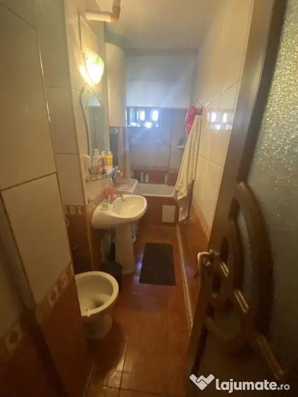 Apartament cu 2 camere semidecomandat, mobilat în Central