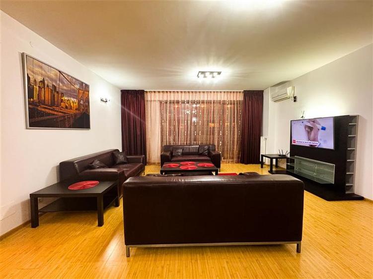 Apartament cu 4 camere semidecomandat în Floreasca
