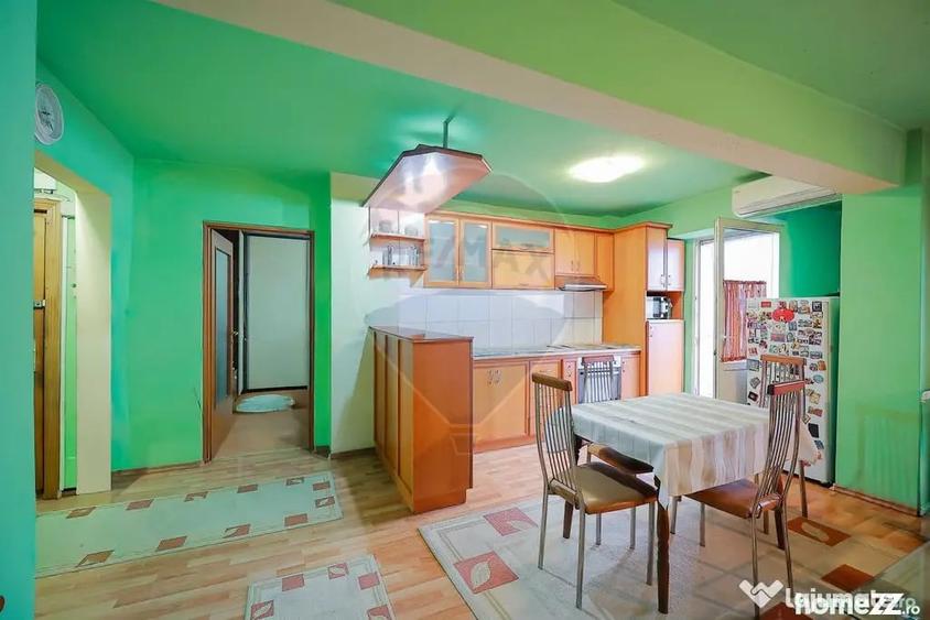 Apartament cu 4 camere decomandat în Rogerius