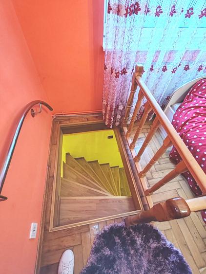 Apartament cu 3 camere semidecomandat în Tractorul