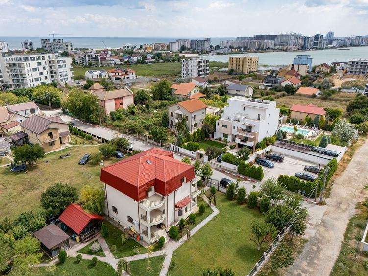 Casă individuală cu 8 camere cu Canalizare în Sud