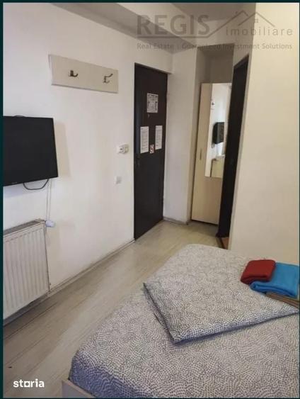 Casă cu 9 camere cu Teren 500 Mp în Central