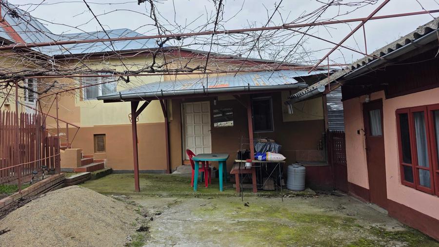 Casă cu 4 camere în Călugăreni