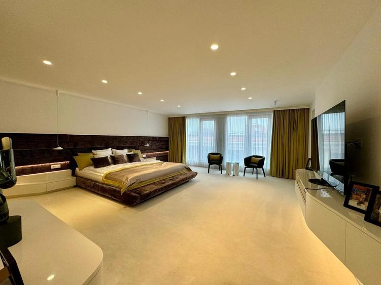 Penthouse cu 5 camere decomandat în Herăstrău