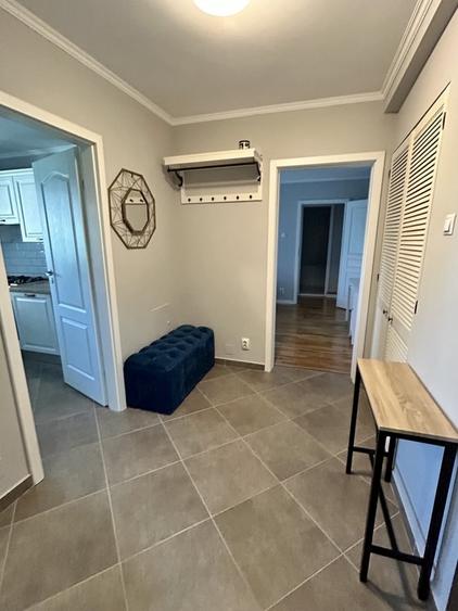 Apartament cu 3 camere semidecomandat în Gorjului