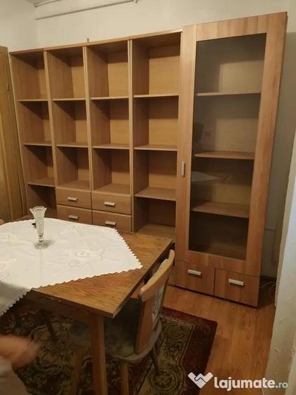Garsonieră decomandată, mobilată în Craiovița Nouă