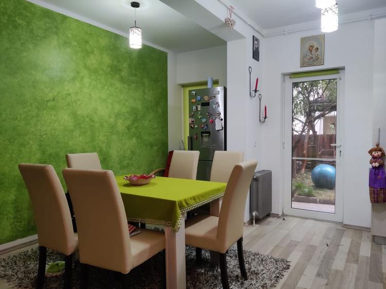 Apartament cu 3 camere decomandat în Florești