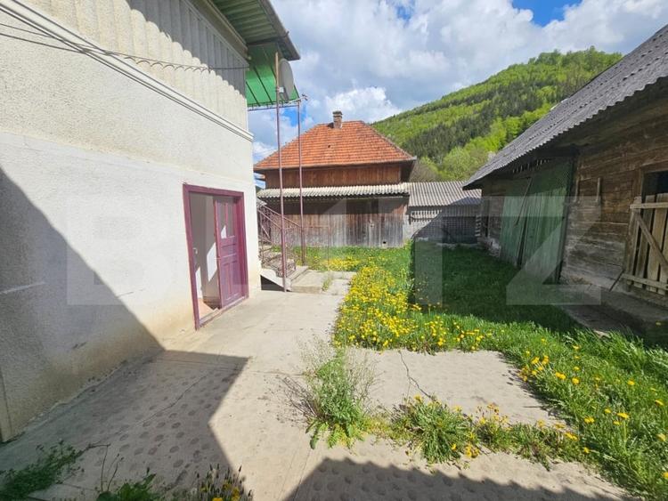 Casă individuală cu 5 camere cu Teren 2000 Mp în Ghioncani