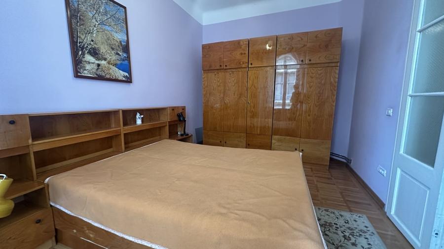 Apartament cu 3 camere semidecomandat, mobilat în Ultracentral