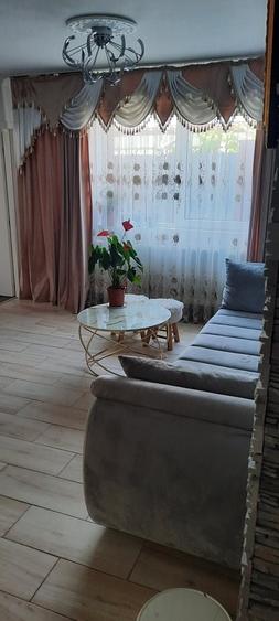 Casă cu 7 camere cu Teren 260 Mp în Titan