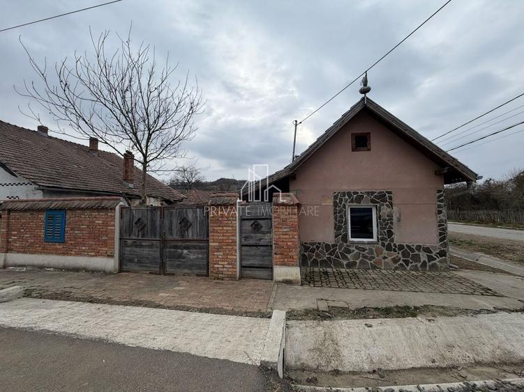 Casă individuală cu 2 camere cu Canalizare în Mihai Viteazu