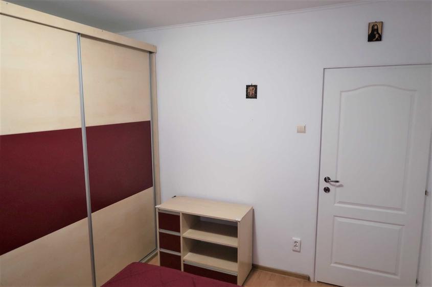 Apartament cu 3 camere decomandat în Drumul Taberei