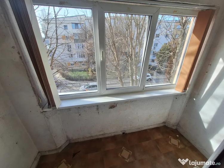 Apartament cu 3 camere semidecomandat în Tomis Nord
